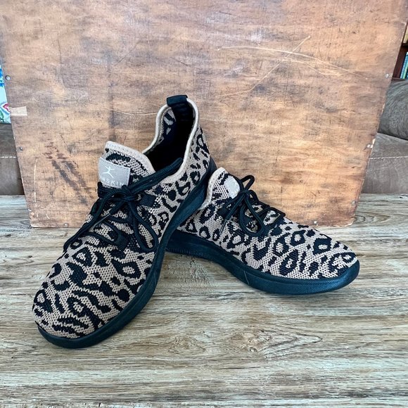 Danskin Ferocity Vegan Style Sneakers, Size 8.5, Like New! - Picture 2 of 10